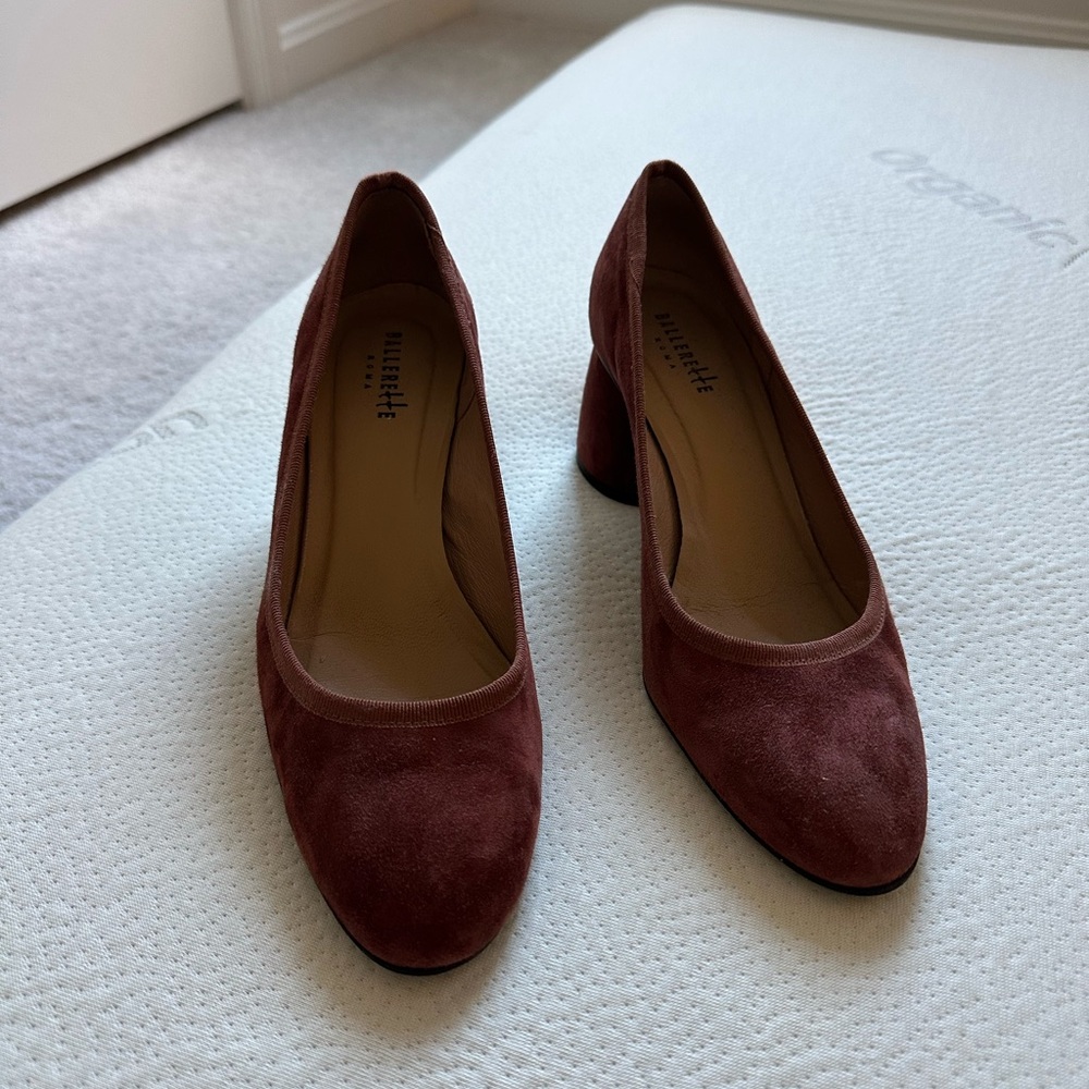 Suede pumps from Italy